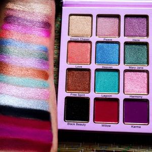 Hi pigment Bohemian Eyes Shadow Palette.